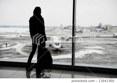 Woman standing in the airport terminal 11642360