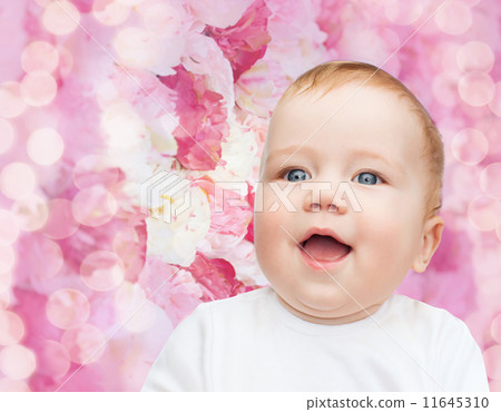smiling little baby 11645310