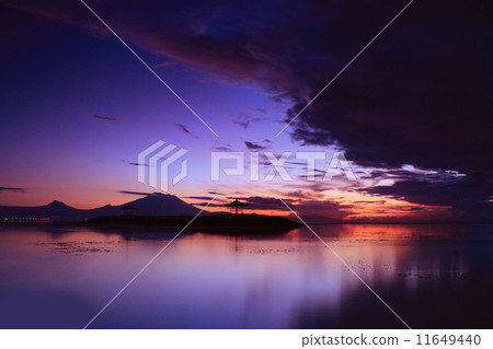 Morning glow of Bali Sanur 11649440