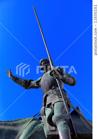 Don Quixote and Sancho Panza statue - Madrid Spain 11650101