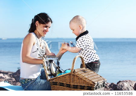 happy family picnic happy family picnic 11653586