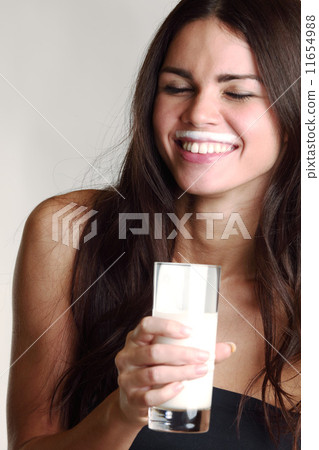 woman drink yogurt 11654988