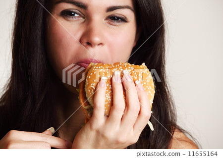woman eat burger 11655164