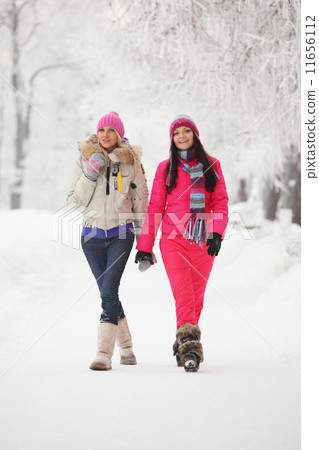 run by alley run by alley 11656112