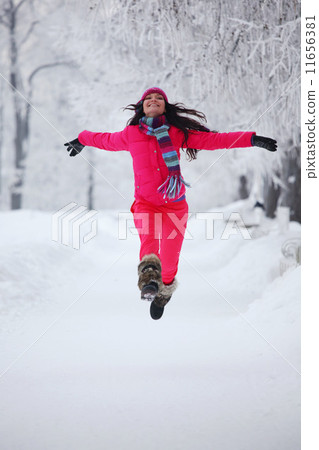 woman in winter park 11656381