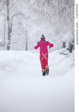 woman in winter park 11656405