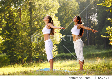 yoga yoga 11657574