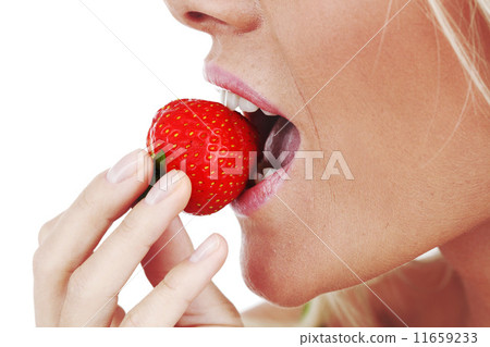 woman eat strawberry 11659233