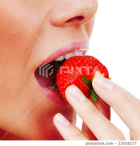 woman eat strawberry 11659277