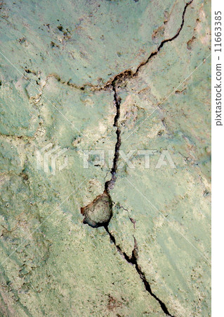 Crack on a wall Crack on a wall 11663385