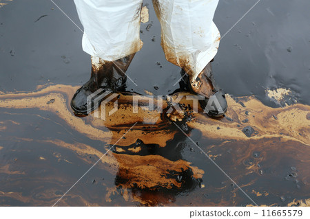 clean up Crude oil stain 11665579