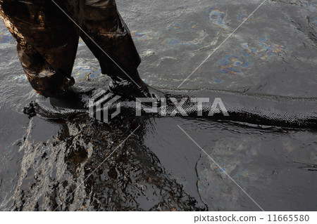 clean up Crude oil stain 11665580
