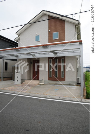 車庫在一個安靜的住宅區 11666744
