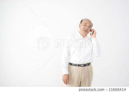 Mature smartphone conversation Mature smartphone conversation 11668414