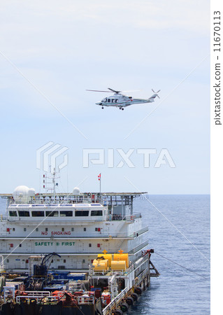 Helicopter landing on offshore oil rig Helicopter landing on offshore oil rig 11670113