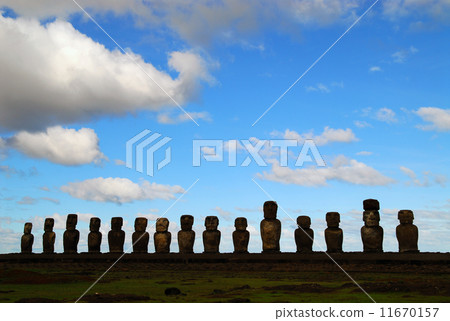 智利復活節島Ah-Tongariki的Moai 智利復活節島Ah-Tongariki的Moai 11670157