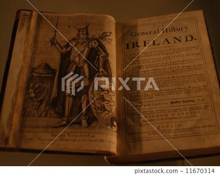 Trinity College Library 11670314
