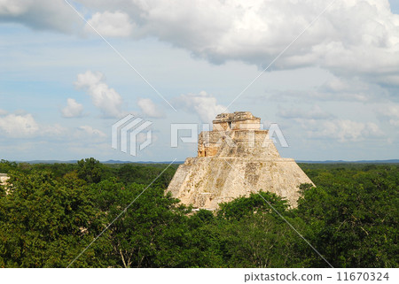 Mexico Uxmal remains wizard pyramid Mexico Uxmal remains wizard pyramid 11670324