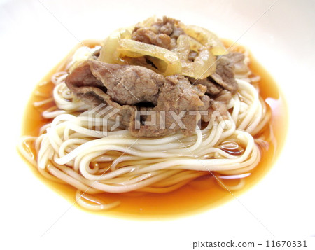 Summer dish Cold Hibiki with fried pork Summer dish Cold thin wheat noodles which carried the stir-fried pork 11670331
