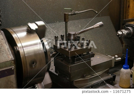 工人勞動鎮工廠金屬加工機械加工製造業 工人勞動鎮工廠金屬加工機械加工製造業 11671275