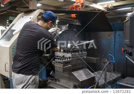 工人勞動鎮工廠金屬加工機械加工製造業 11671281
