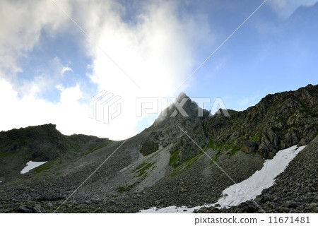 Yakitorigadake in evening, flowing clouds (Location: near Kyushu Hutte) 11671481