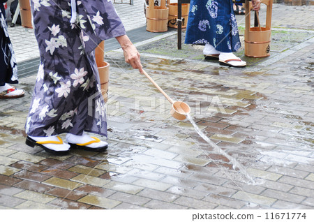 Water-stripping with Yukata 11671774