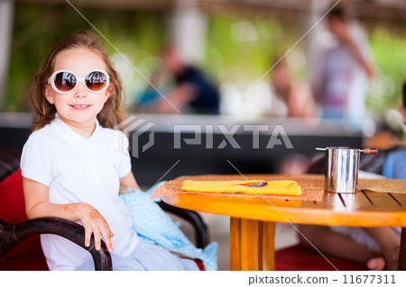 Little girl in cafe Little girl in cafe 11677311