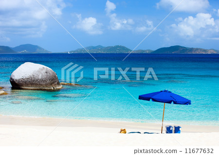 Picture perfect beach at Caribbean 11677632