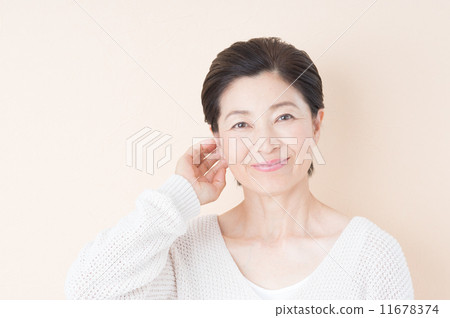 Senior women Senior women 11678374