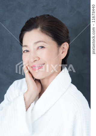 Senior women Senior women 11678440