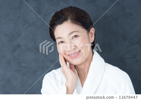 Senior women Senior women 11678447