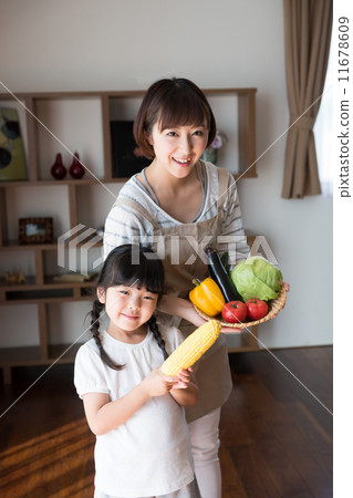 Parent and child (summer vegetables) Parent and child (summer vegetables) 11678609