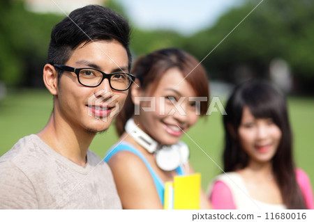 Happy College students 11680016