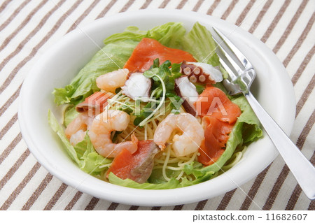 Seafood pasta 11682607