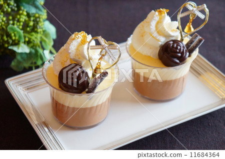 Double chocolate mousse 11684364
