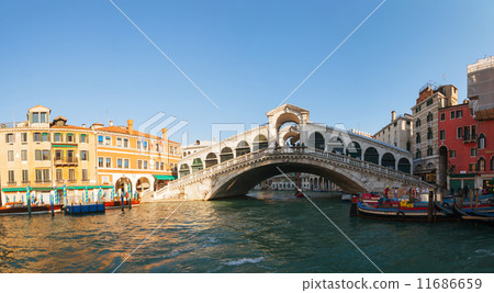 Rialto Bridge (Ponte Di Rialto) in Venice, Italy on a sunny day Rialto Bridge (Ponte Di Rialto) in Venice, Italy on a sunny day 11686659
