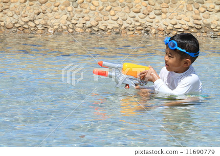 嬰兒玩水槍（4歲兒童） 11690779