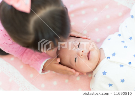 兄弟姐妹2個月大的寶寶 11690810