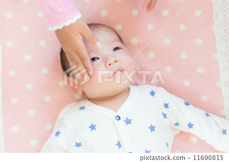 兄弟姐妹2個月大的寶寶 11690815