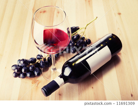 Wine, glasses, grapes on the table. Wine, glasses, grapes on the table. 11691309