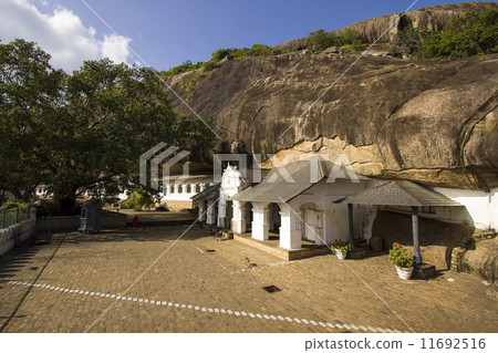 Dambulla cave temple 11692516