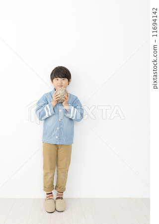 Elementary school boy Dinosaur egg 11694142