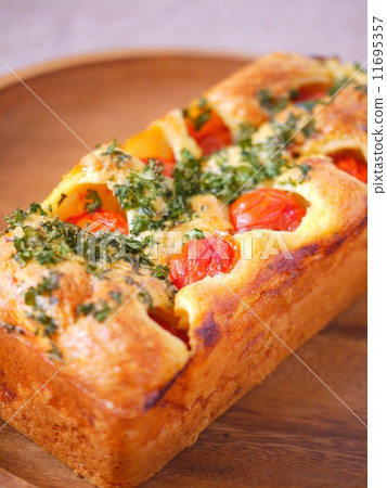 Cake salty of petit tomato 11695357