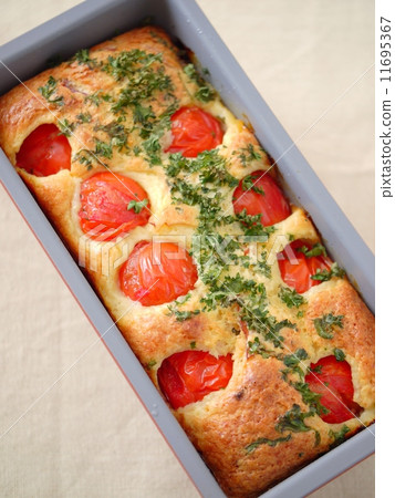 新鮮出爐！蛋糕·火腿和小番茄沙拉（高角度） 11695367