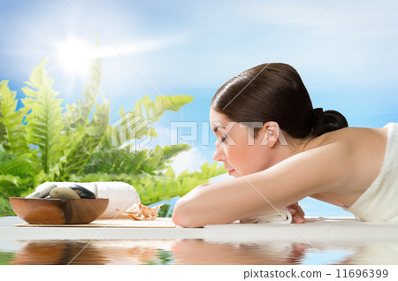 beautiful spa woman lying on the couch 11696399