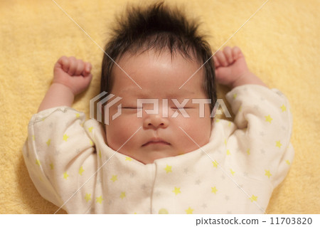 Baby sleeping in Banzai Baby sleeping in Banzai 11703820