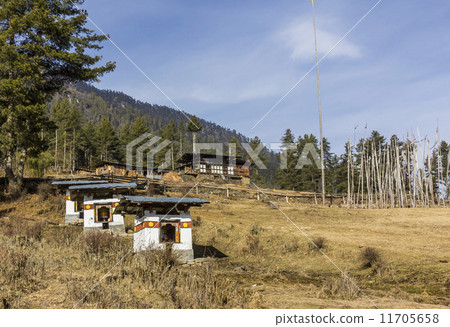 choertens and farmer's house 11705658