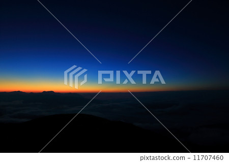 染成紅色的地平線 11707460
