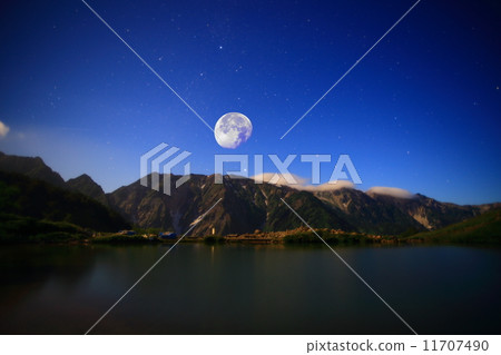 清晨Happoike和月亮（合成） 11707490